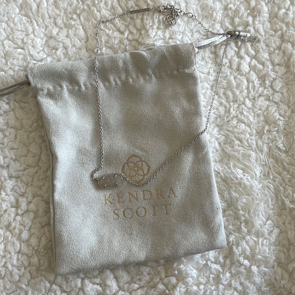 Kendra Scott necklace